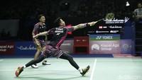 Fajar/Rian memulai gim pertama dengan baik. Mereka memimpin 11-8 saat interval.