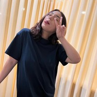 Ibu satu anak ini pun mengenang kembali masa-masa yang pernah membuat down ketika masih kelebihan berat badan. Ketika itu, ia sempat di-bully karena penampilannya. Siapa yg pernah diejek/dibully bentuk tubuhnya padahal kenaikan berat badan terjadi karena sakit lagi??? Sayaaa!!!!!Foto: Instagram Thalita Latief