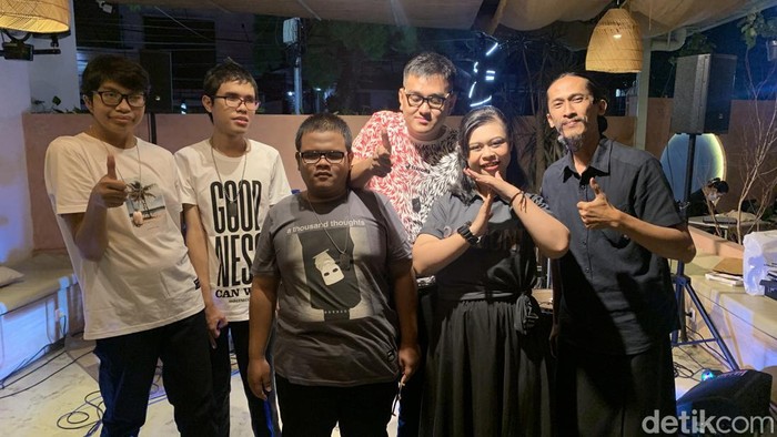 TIFAL, band yang anggotaya adalah mahasiswa dan mahasiswi berkebutuhan khusus.
