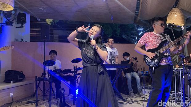 TIFAL, band yang anggotaya adalah mahasiswa dan mahasiswi berkebutuhan khusus.