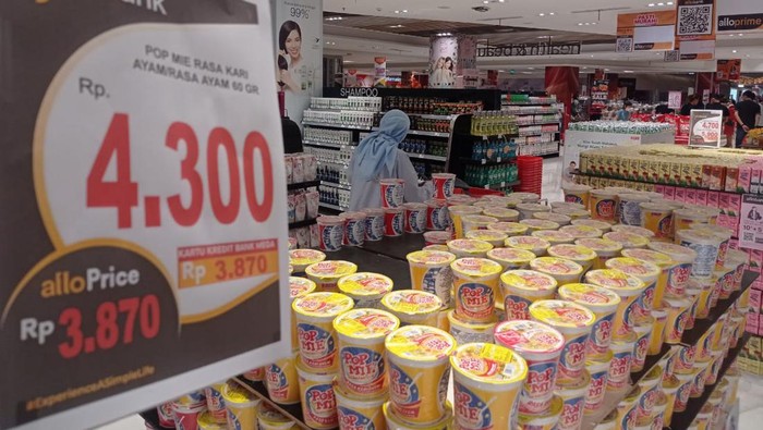 Produk makanan instan yang dijual di Transmart Deli Park. Foto baringin lumban gaol/detikSumut