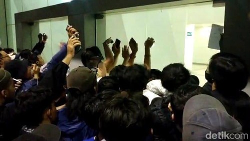 Video keriuchan di pintu karcis stadion GBLA yang membuat nyawa dua bobotoh melayang