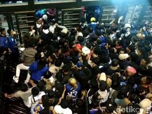 Euforia Berujung Duka di Stadion GBLA