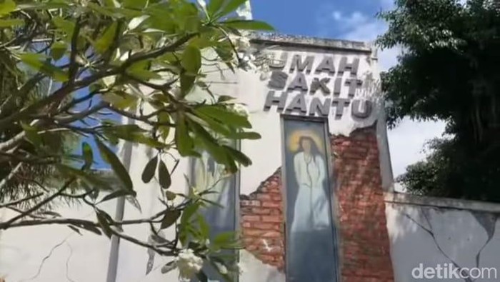 Wahana rumah hantu WBL