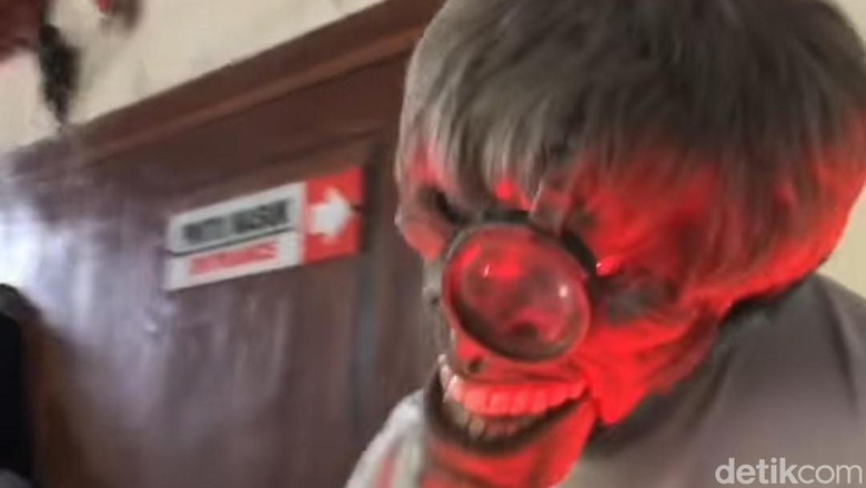Wahana rumah hantu WBL Wahana rumah hantu WBL