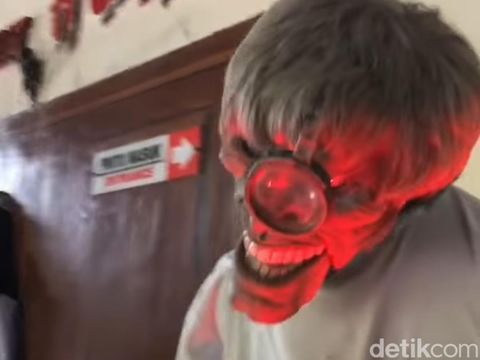 Wahana rumah hantu WBL