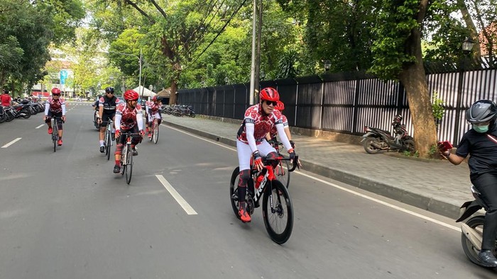 Yasonna Laoly saat bersepeda di Kota Medan (foto: istimewa)