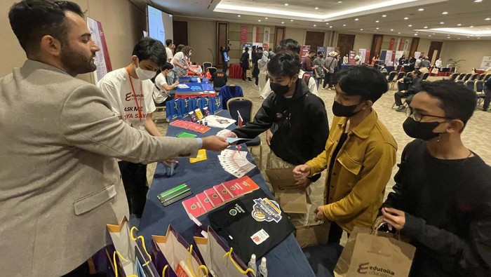 Yuk! Cari Sekolah Kamu di Pameran Pendidikan Universitas Turki Pameran Pendidikan Universitas Turki digelar Jakarta Convention Center. Pameran ini untuk memperkenalkan perguruan tinggi di Turki kepada siswa Indonesia.