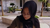 Selain sebagai siswa berprestasi, Zara juga berbakat dalam seni lukis. Foto: Instagram/@camiliazr