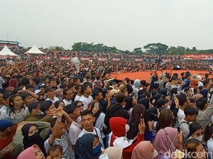Relawan Plat K Padati Stadion di Jepara: Gas Pol 2024 Nderek Pak Jokowi
