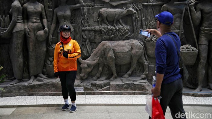 Mengunjungi gedung Sarinah jadi kegiatan menarik untuk mengisi waktu di akhir pekan. Di sana pengunjung dapat berburu kuliner hingga mengunjungi Museum Sarinah.