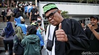 Beragam kegiatan pun kerap digelar di Sarinah, salah satunya acara Palang Pintu Betawi yang tampak dihadiri Cing Abdel pada Minggu (19/6) pagi.