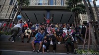 Di sana pengunjung dapat berburu kuliner hingga mengunjungi Museum Sarinah.