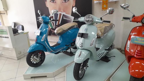 Beberapa seri vespa matic bentuk klasik di Piaggio Vespa Gatsu Bali 98. Seri klasik mulai banyak dibeli kawula muda Pulau Dewata pasca VWD 2022.