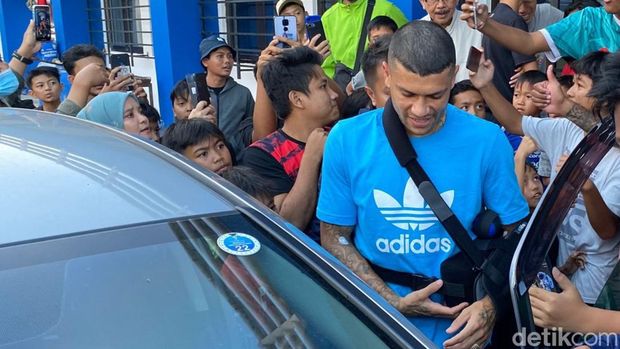 Ciro Alves dikerumuni Bobotoh.