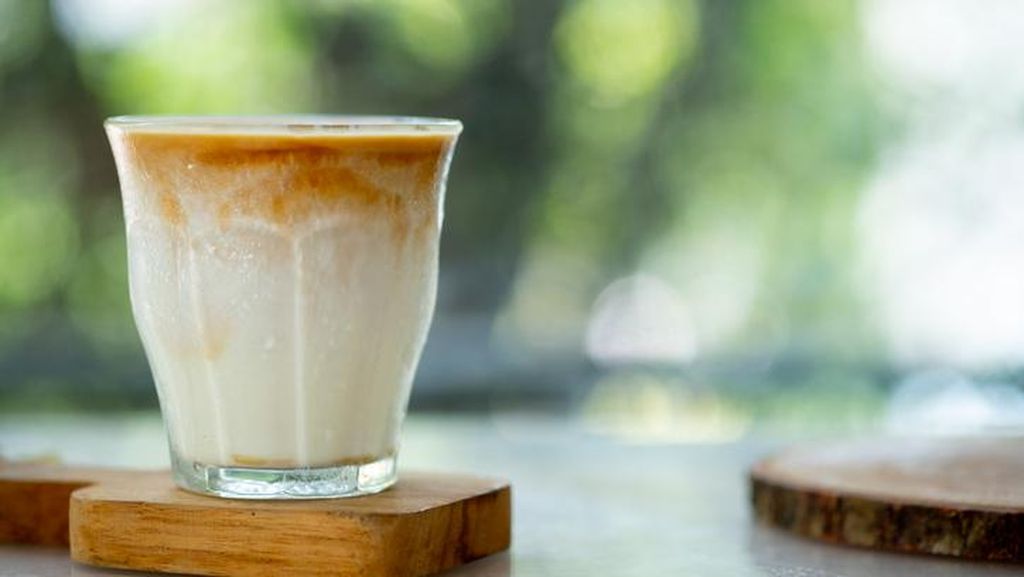 Bosan Es Kopi Susu, Ini Racikan Dirty Coffee yang Creamy Enak