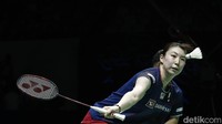 Gim kedua, skor langsung mepet. Yuta/Arisa tak mau tertinggal lebih jauh lagi. Skor terus sama 9-9. Pasangan asal Jepang menutup interval di gim kedua dengan skor tipis 12-10.
