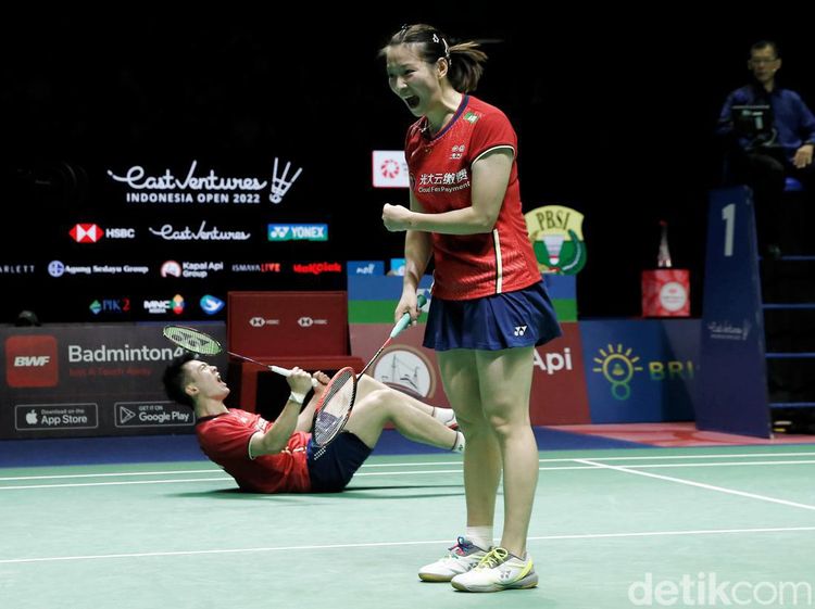 Ekspresi Kemenangan Ganda Campuran China Juarai Indonesia Open 2022