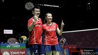 20-16 Championship point buat pasangan China setelah pukulan Huang gagal dibendung Arisa. Setelahnya pukulan Yuta kena net dan Zheng/Huang menangi Indonesia Open 2022.