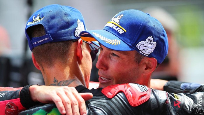 BARCELONA, SPAIN - JUNE 04: Fabio Quartararo of France and Monster Energy Yamaha MotoGP and Aleix Espargaro of Spain and Aprilia Racing  at Circuit de Barcelona-Catalunya on June 04, 2022 in Barcelona, Spain. (Photo by Eric Alonso/Getty Images)