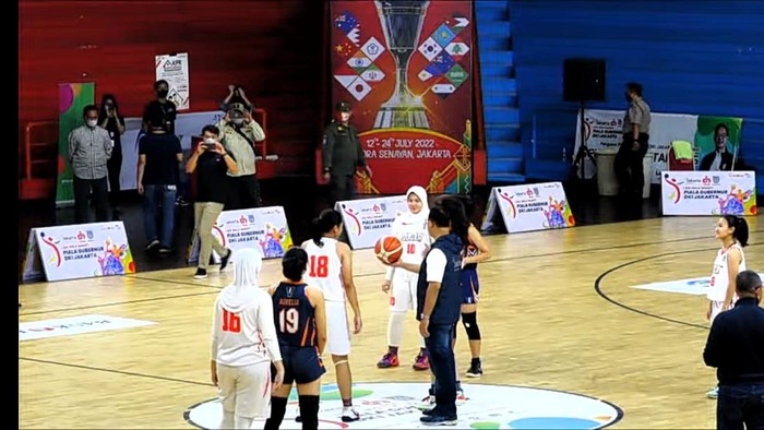 Gubernur Anies Baswedan membuka final Liga Basket Piala Gubernur DKI Jakarta.