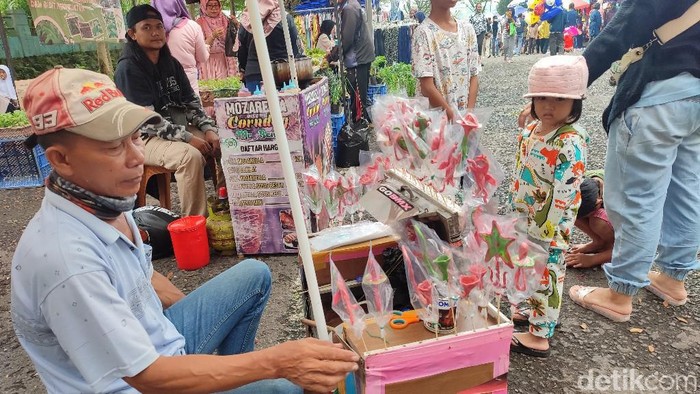 Jajanan gulali di Ciamis.
