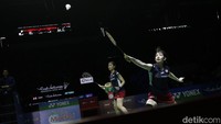 Gim pertama menjadi milik Yuki/Sayaka yang unggul 21-18 dari Nami/Chiharu. Namun gim kedua berhasil dimenangkan Nami/Chiharu dengan skor 21-14.