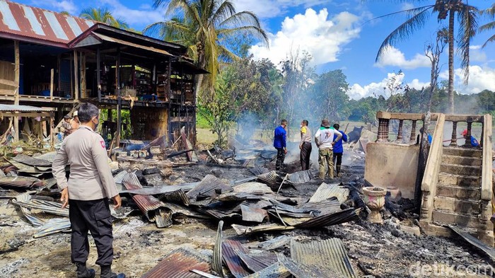 Kebakaran rumah di Polman, Sulbar.