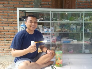 Wayan Agus, Pedagang Asongan di Karangasem Sukses Raih Gelar Doktor
