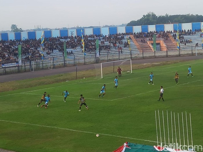 Laga uji coba Persela vs Persekab Bandung