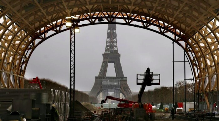 Konstruksi di Menara Eiffel