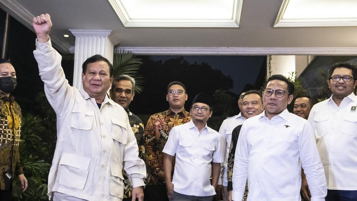 Ketum PKB Muhaimin Iskandar bertemu Ketum Gerindra Prabowo Subianto di Kertanegara, Sabtu (18/6) malam. Dalam pertemuan itu mereka membahas mengenai Pemilu 2024