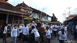 Momen Warga Desa Adat Intaran Demo Tolak Pembangunan LNG di Mangrove