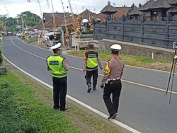 Sopir bus berinisial AS (38) ditetapkan sebagai tersangka dan ditahan. Kepada polisi, AS mengaku remnya blong (Foto: Chairul Amri Simabur/detikBali)