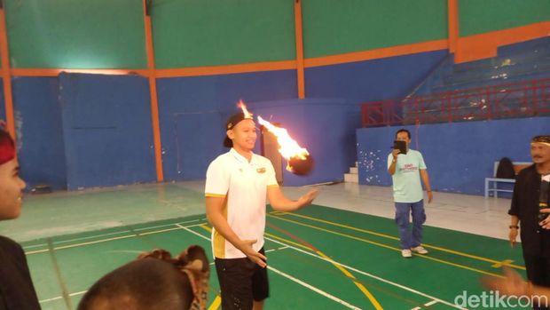 Pelatihan basket anak-anak di Sukabumi.