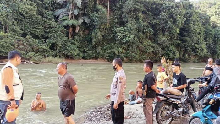 Pencarian 2 santri yang hilang di Labura