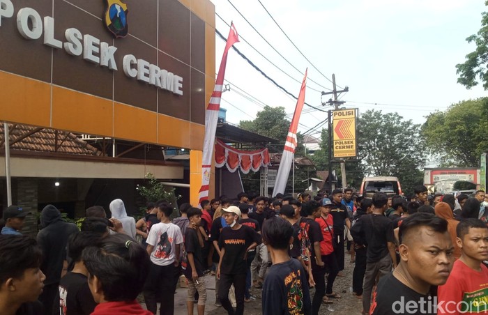 Pesilat minta di Polsek Cerme minta perlindungan