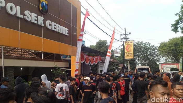 Pesilat minta di Polsek Cerme minta perlindungan