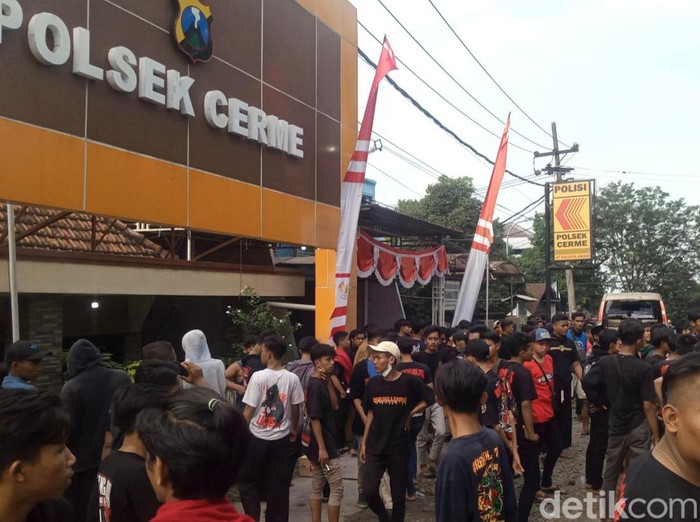 Pesilat minta di Polsek Cerme minta perlindungan