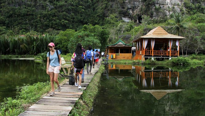 Pesona Geopark Maros-Pangkep yang Siap Jadi Warisan Dunia UNESCO Indonesia kaya akan keindahan alam yang mempesona. Hal itu terlihat di Geopark Maros-Pangkep yang siap jadi bagian dari warisan dunia atau UNESCO Global Geopark