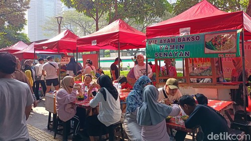 PKL di area CFD Kawasan FX Sudirman (Karin Nur Secha/detikcom)