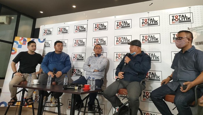 Politikus PDI Perjuangan Masinton Pasaribu (kanan) dalam acara Total Politik (detikcom)