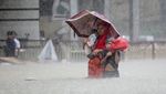 Potret Evakuasi Korban Banjir Dahsyat di Bangladesh-India