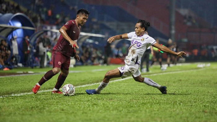 PSM Makassar bermain imbang tanpa gol melawan Persik Kediri dalam laga penentuan Grup D Piala Presiden 2022.