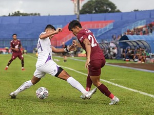Tensi Tinggi PSM Makassar Vs Persik Kediri Saling Serang di Babak Pertama