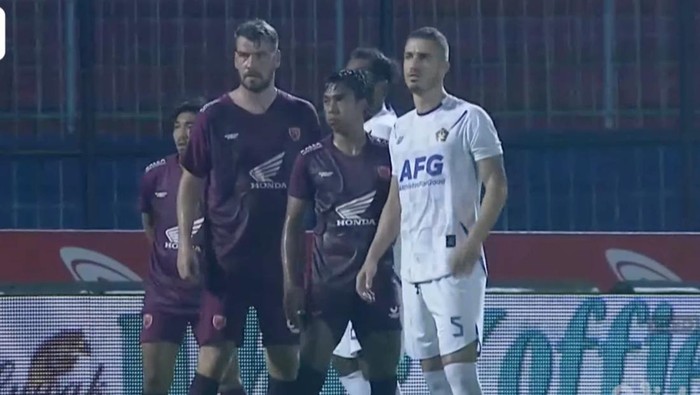 PSM Vs Persik.