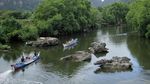Eksotis! Serunya Menyusuri Sungai di Desa Wisata Rammang-Rammang Maros
