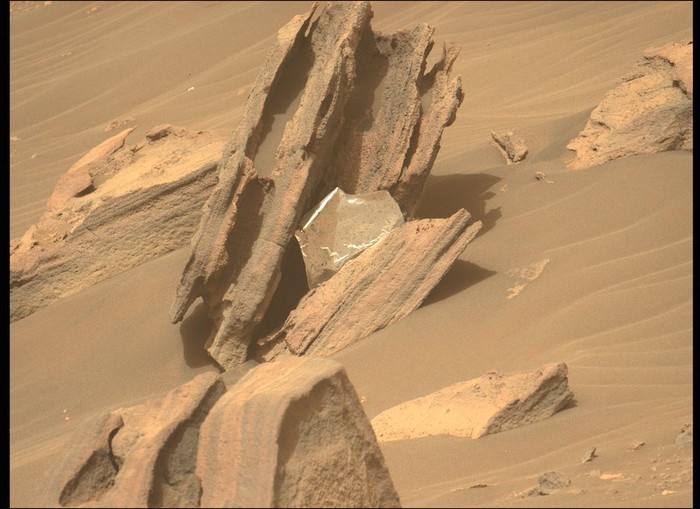 Temuan Logam Bagian Roket di Mars oleh Rover Perseverance