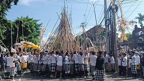 Tradisi Mekotek di Desa Adat Munggu, Badung, Bali, digelar saat Hari Raya Kuningan, Sabtu (18/6/2022).