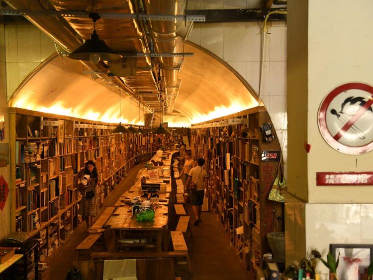 Unik! Begini Jadinya Saat Bunker Antibom Disulap Jadi Toko Buku
